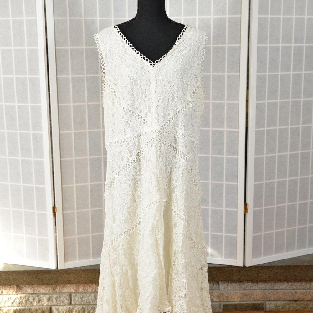 Neiman Marcus Off White All Lace Cocktail Dress - Picture 2 of 13
